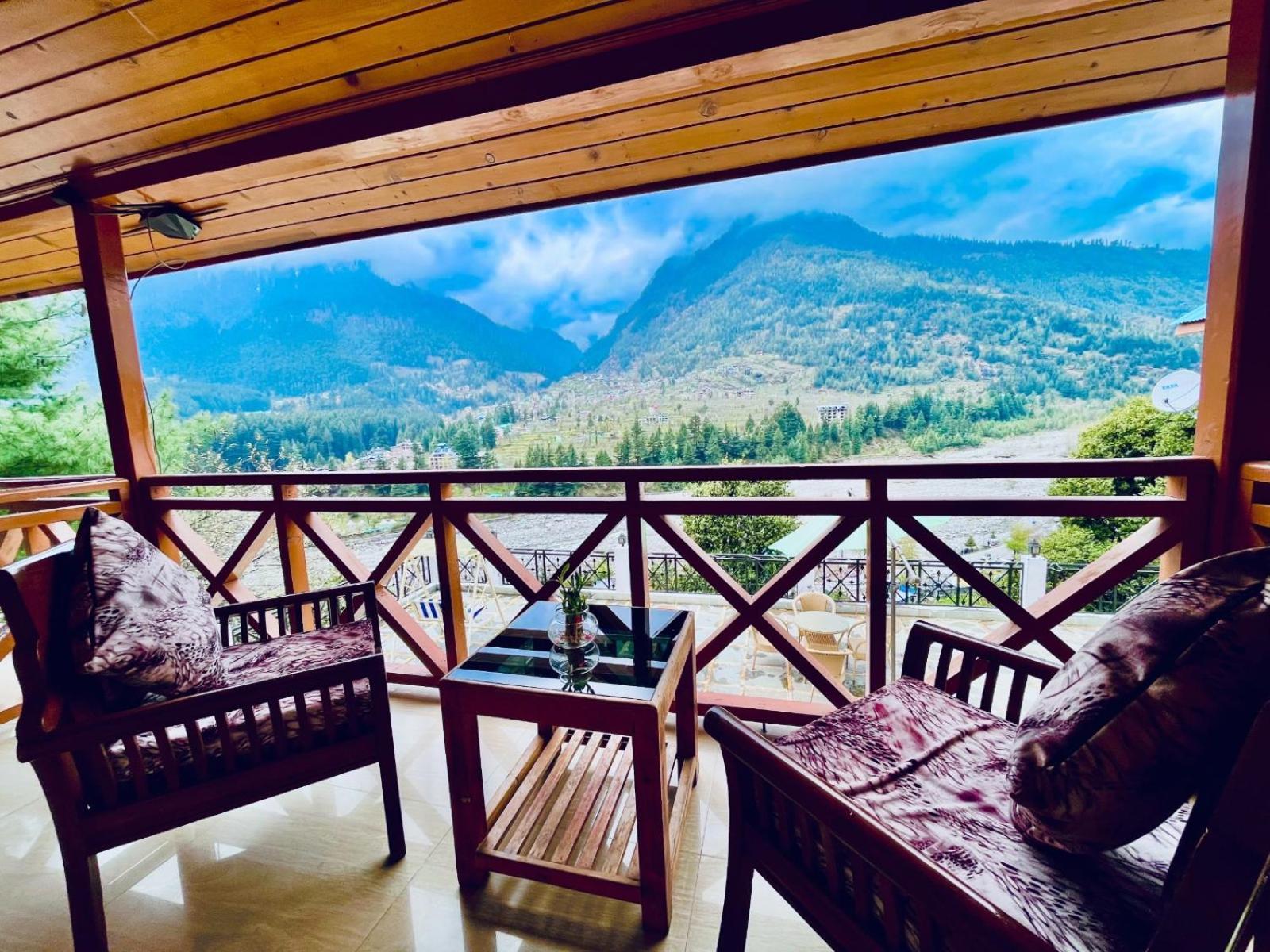 Four Season Hotel & Resort, Manali - A Boutique Wellness Hotel — Photos 1